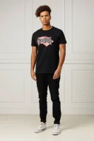 T-shirt STICKER BOMB | Slim Fit GUESS czarny