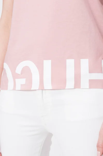T-shirt Dennasi | Loose fit HUGO pudrowy róż