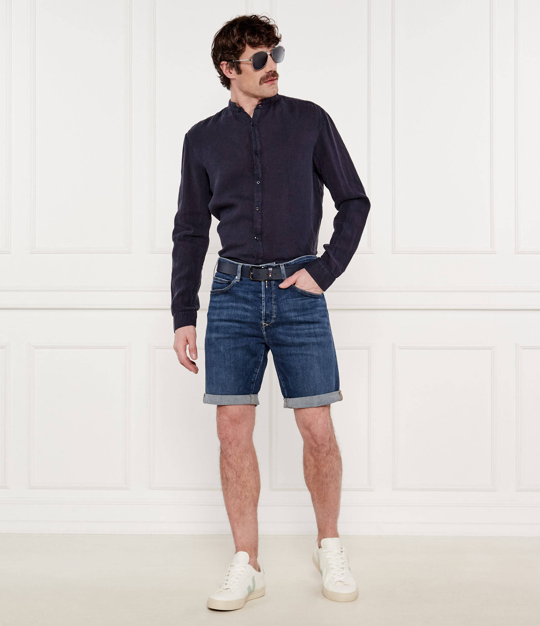 【in a row】Crew Point Short Denim Denim shorts in black color brand THE KOOPLES